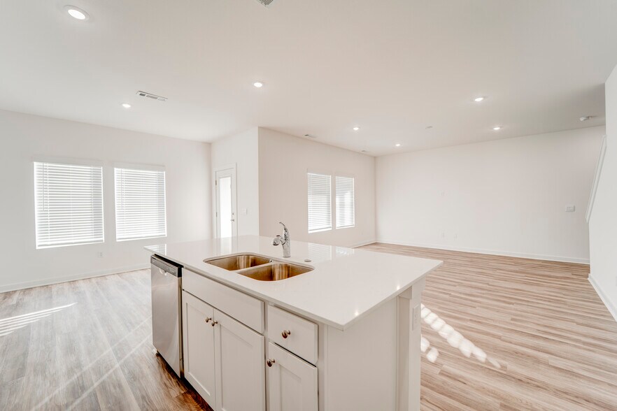 Building Photo - 139 S Maroon Ave