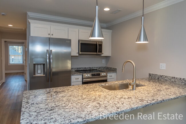 Building Photo - 804 5th Ave SW