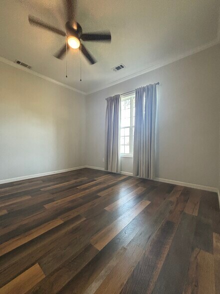 Building Photo - 318 S Woodland Heights Dr