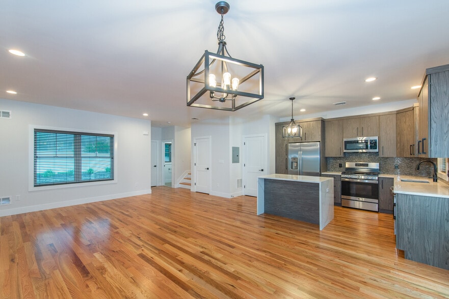 Building Photo - 360 Orange Rd