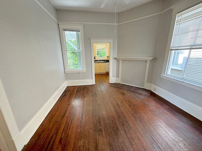 Building Photo - 3 BED | 2 BATH | PRIVATE UPSTAIRS BALCONY | STARLAND