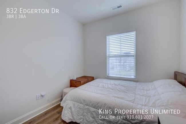 Building Photo - 832 Edgerton Dr