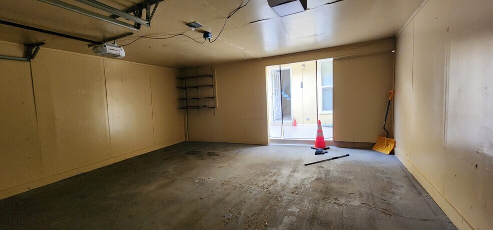 Building Photo - 188 Paris Cir