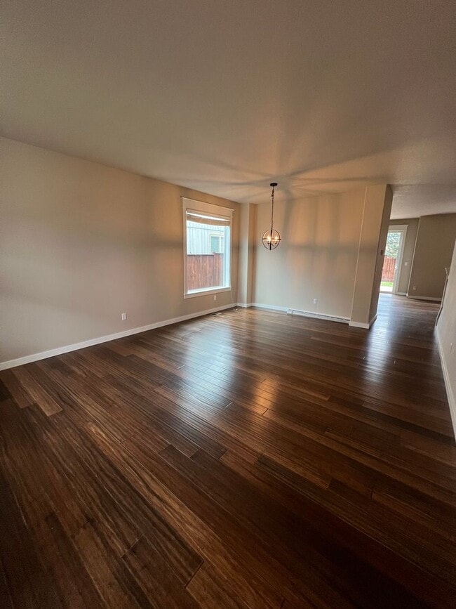 Building Photo - 3+ -Bedroom 3-Bathroom West Eugene Stunner!