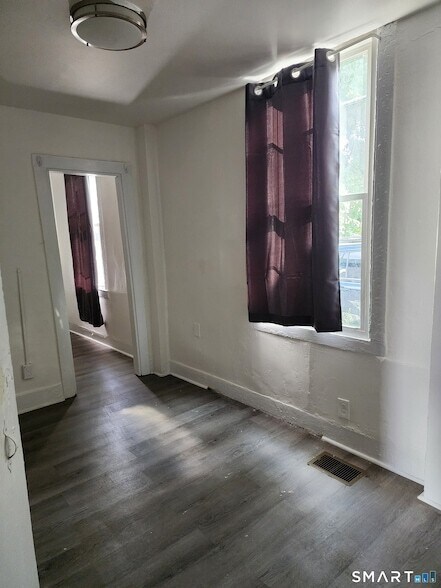 Building Photo - 16 3rd St