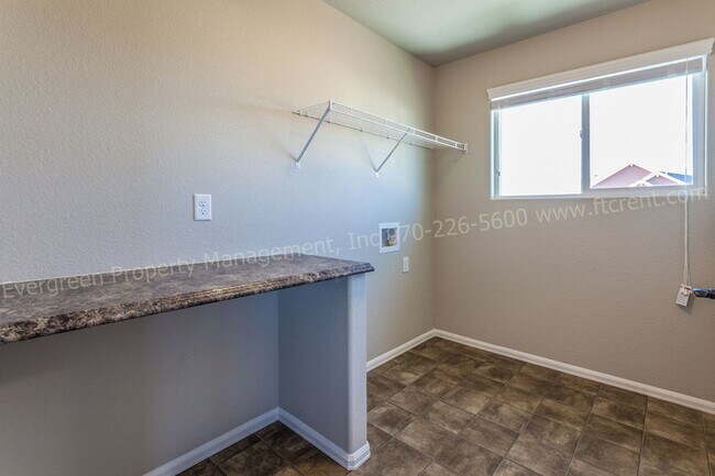 Building Photo - 570 Lapis Pl