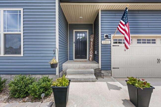 Building Photo - Pet Friendly Three Bedroom!