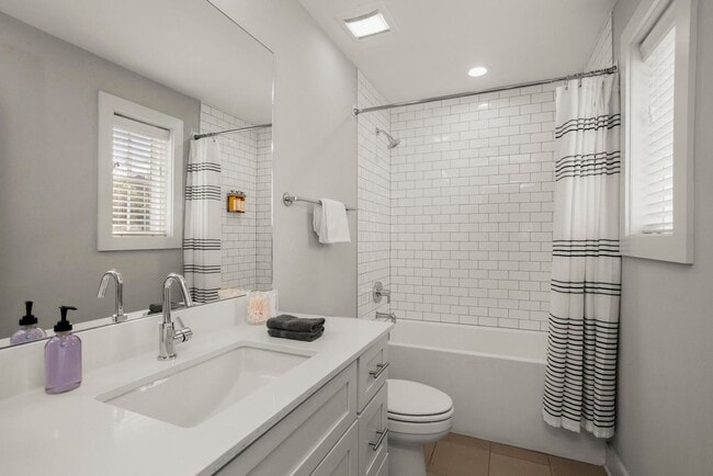 Building Photo - 4 BEDROOM, 5 BATH, 2-CAR GARAGE-