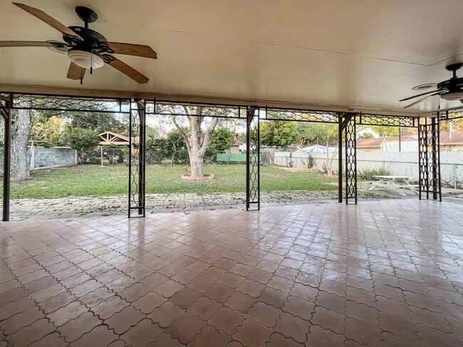 Building Photo - 2504 Clark Blvd