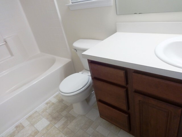 Building Photo - 228 Trickle Dr