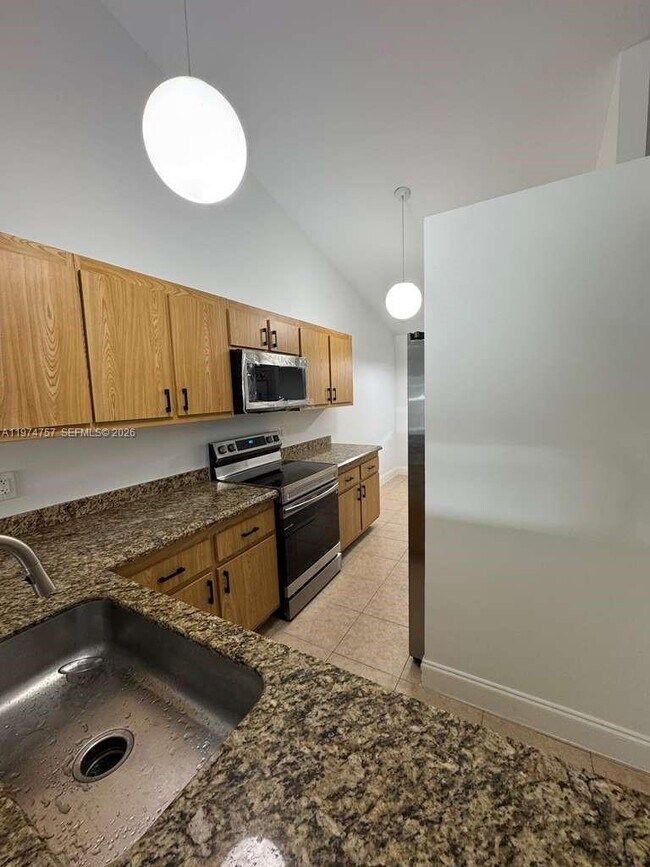 Building Photo - 5763 N Park Rd