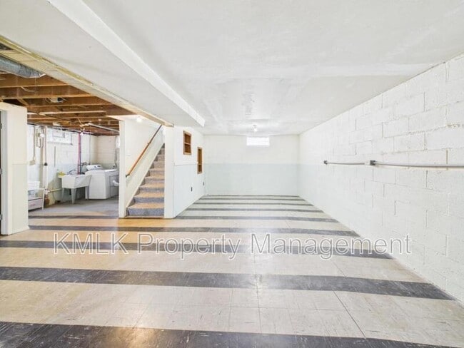 Building Photo - 316 Lynn Dr