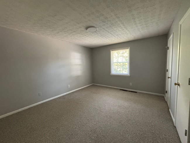 Building Photo - 110 Townhouse Dr
