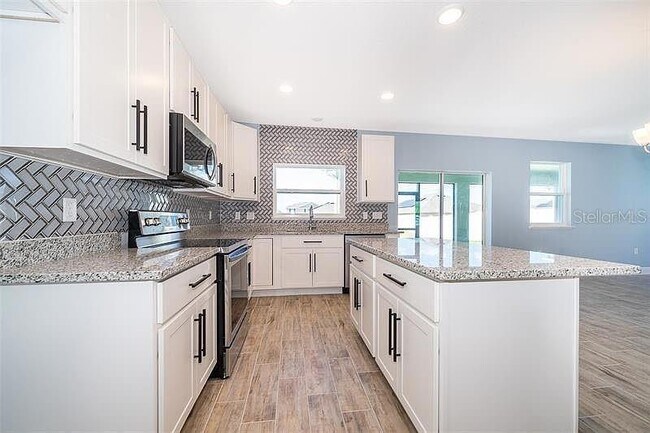 Building Photo - 626 Taft Dr