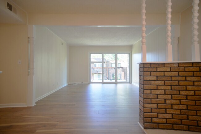 Building Photo - 1205 Pleasant Run Dr