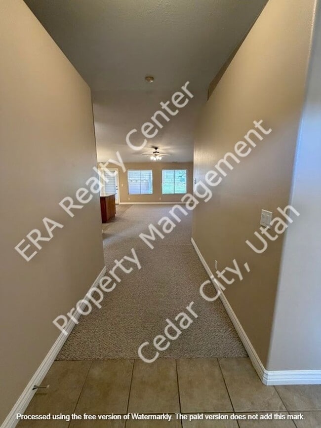 Building Photo - Move-In Discount - 3 Bedroom 2 bath in The Seasons