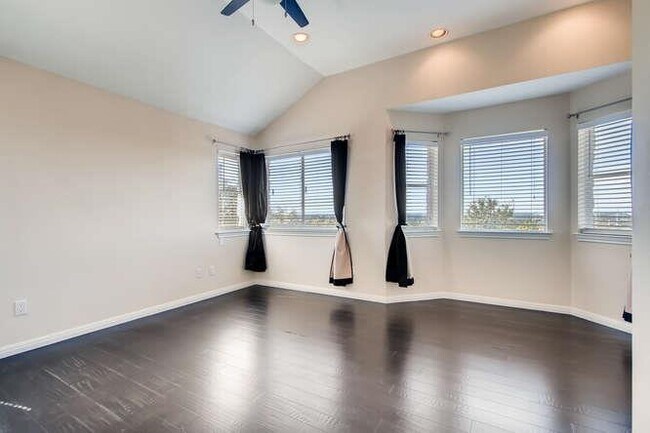 Building Photo - 400 Canyon Rim Dr