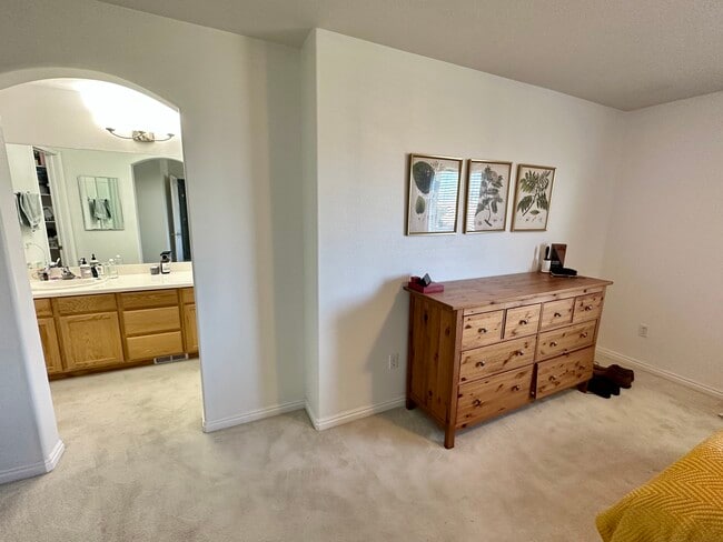 Building Photo - Kristilyn Lane