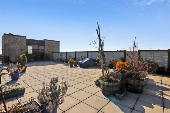 Building Photo - Unbeatable location, Contemporary 1 BD 1.5 BA in Adams Morgan with PARKING, private balcony and R...