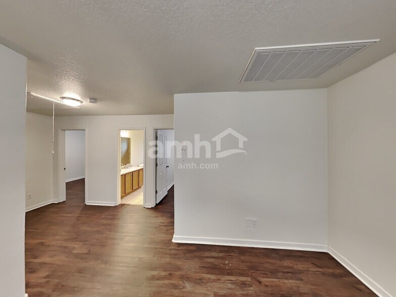 Building Photo - 10630 Buck Park