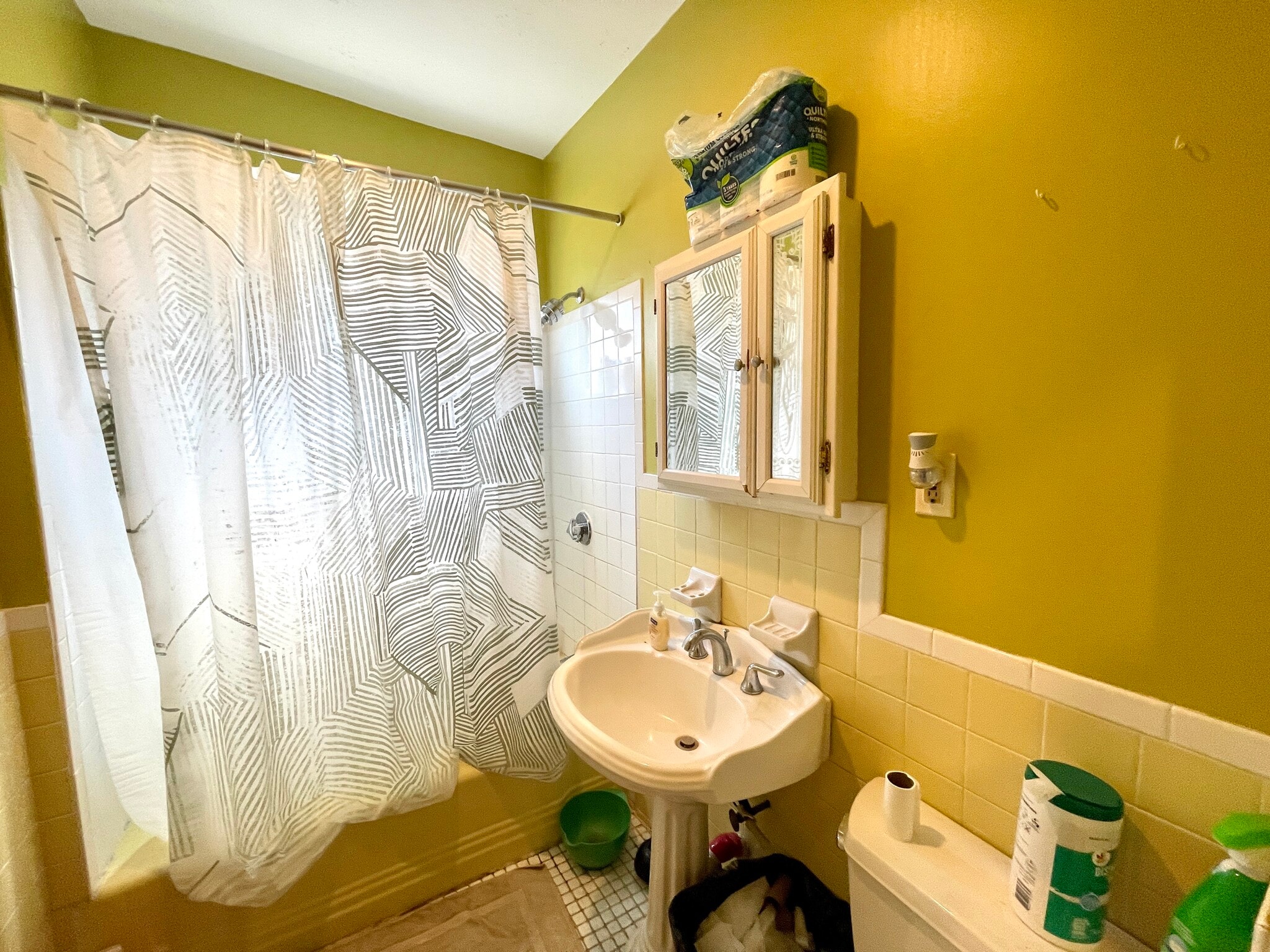 Building Photo - 49 Beech Glen St