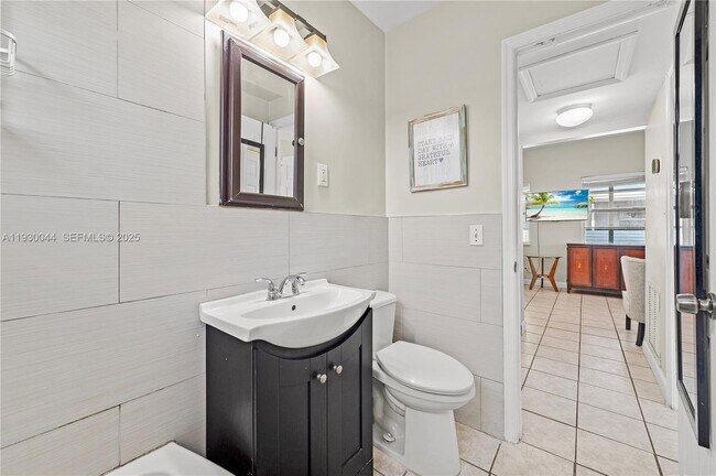 Building Photo - 1125 NE 5th Ave