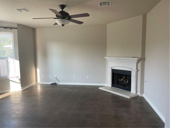 Building Photo - 1718 Woodvista Pl