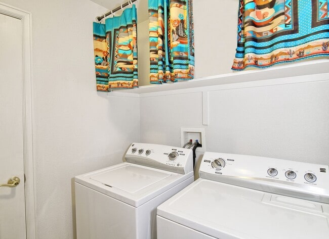 Building Photo - 598 Garnet Dr