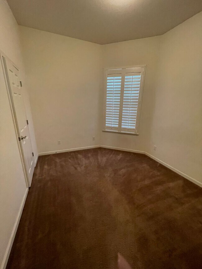 Building Photo - 1235 Paradise Loop