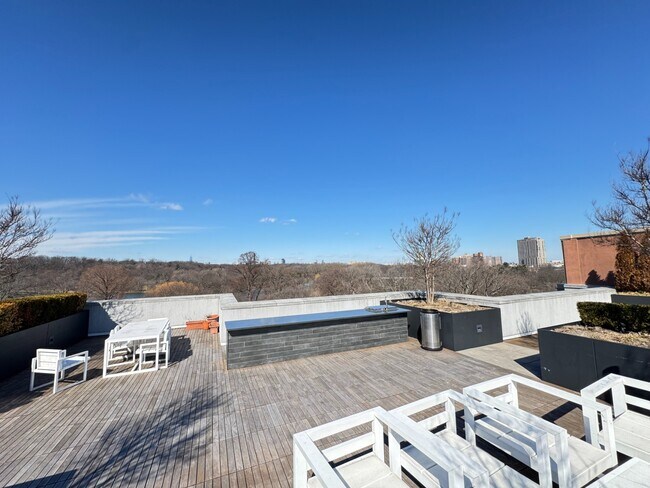 Building Photo - 123 Parkside Ave