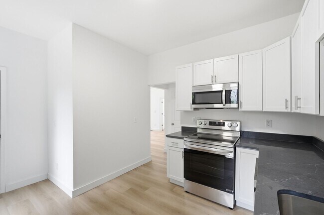 Building Photo - 568 Hale Ave