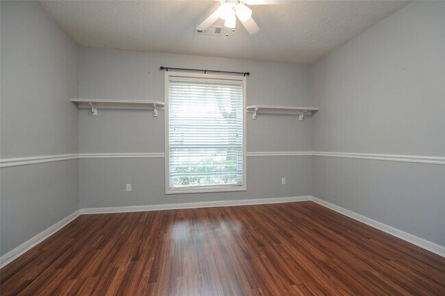 Building Photo - 22815 Red River Dr