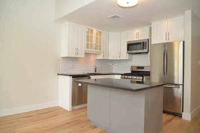 Primary Photo - 120 Sherman Ave