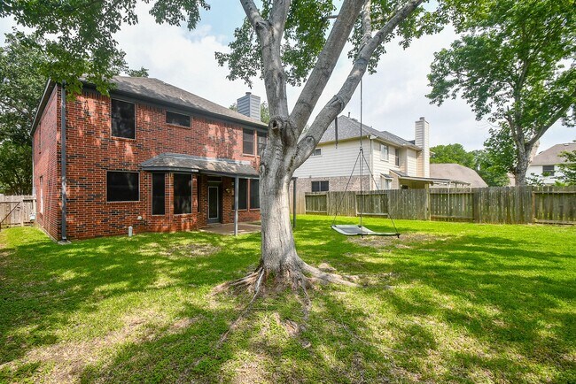Building Photo - 215 Windrift Ct