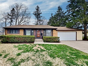 Building Photo - 1550 E Anderson Dr