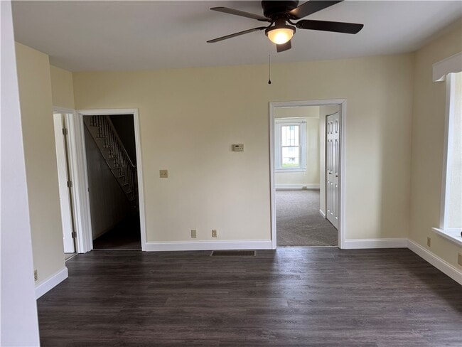 Building Photo - 211 Roe Ave