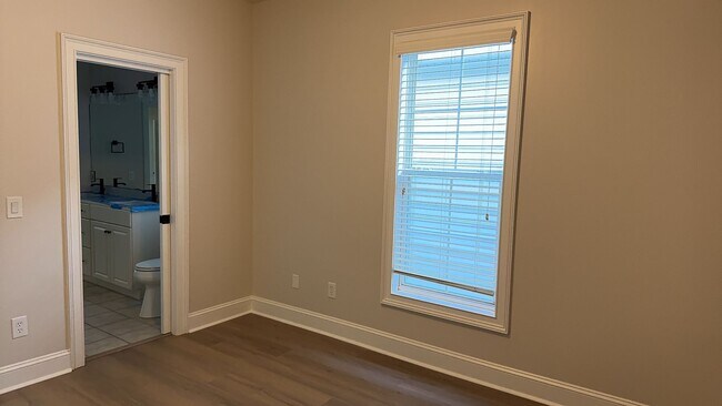 Building Photo - Newly Remodeled Home- Mid-Island Hilton Head