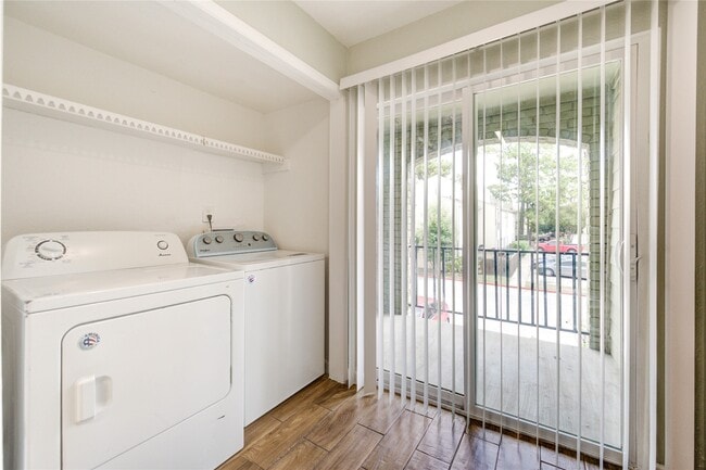 Building Photo - 6200 W Tidwell Rd