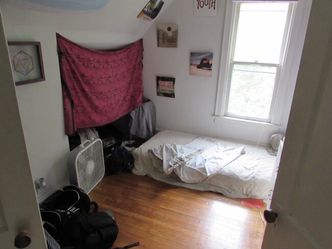 Bedroom - 421 W Gilman St