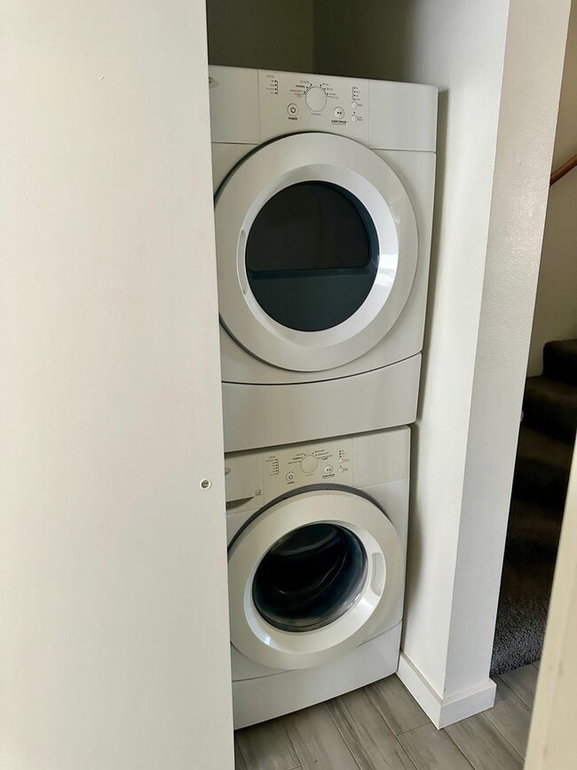 Building Photo - Stylish Towne House in Mesa with Community POOL