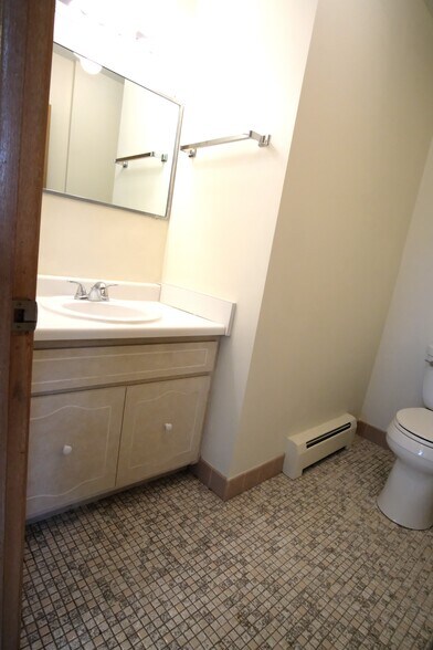 1/2 Bath - 8418 W Oak Ave