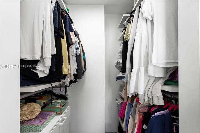 Building Photo - 801 S Miami Ave