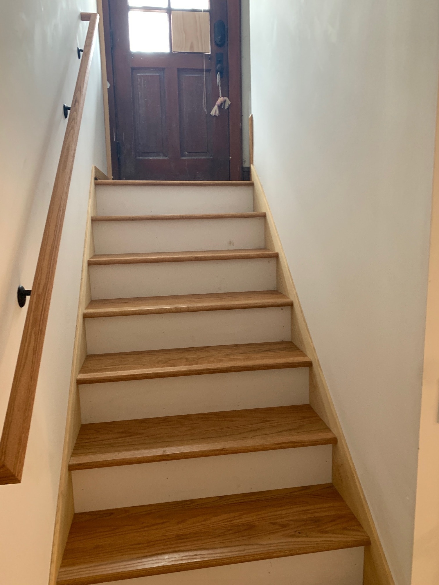 Common access stairs - 4334 Drew Ave S
