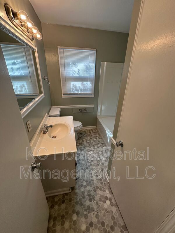 Building Photo - 6615 W 62nd St