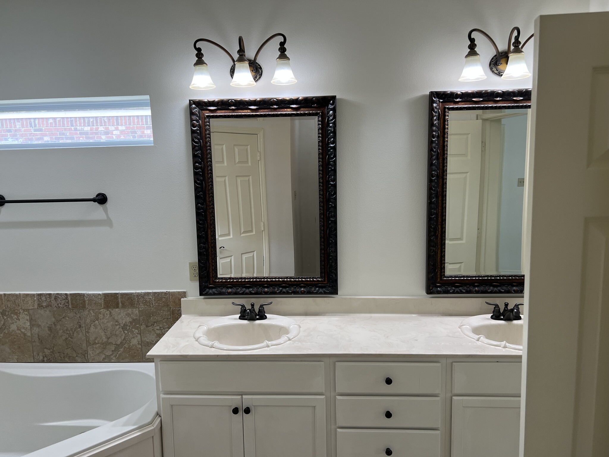 Master Bathroom - 37140 Woodgate Ave