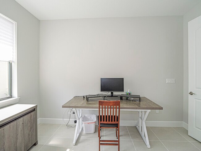Building Photo - 3842 White Alder Wy