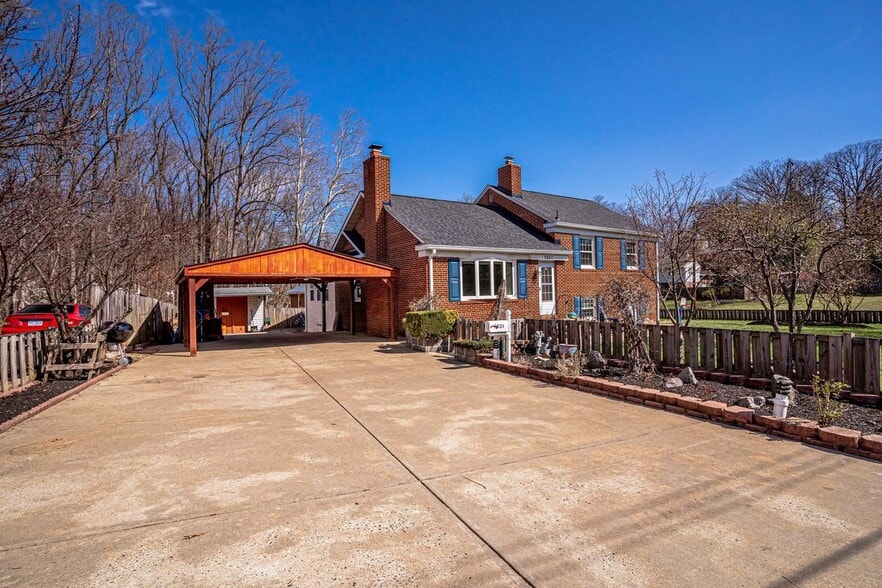 Building Photo - 7601 Mendota Pl