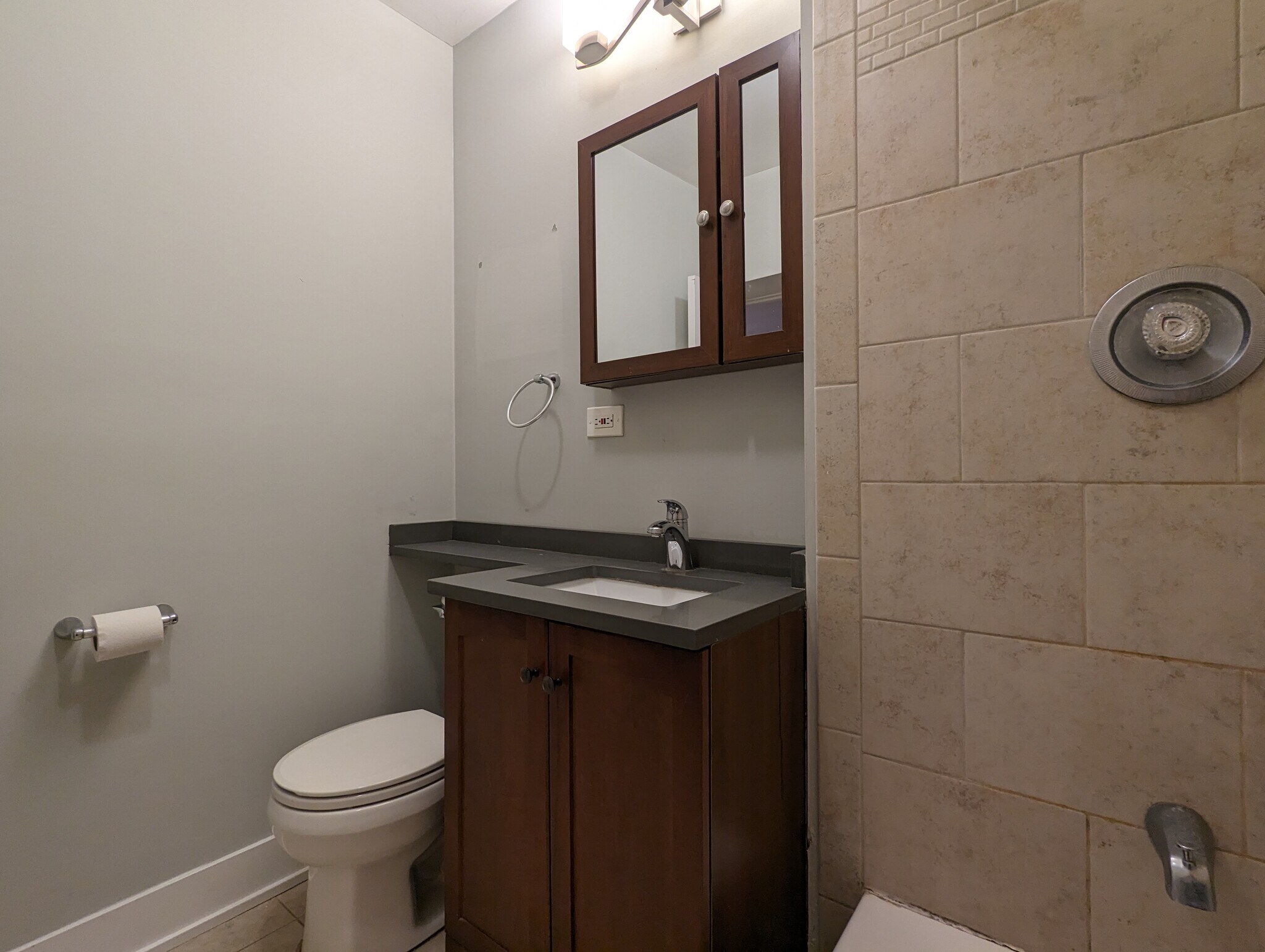 Building Photo - 833 W Wolfram St