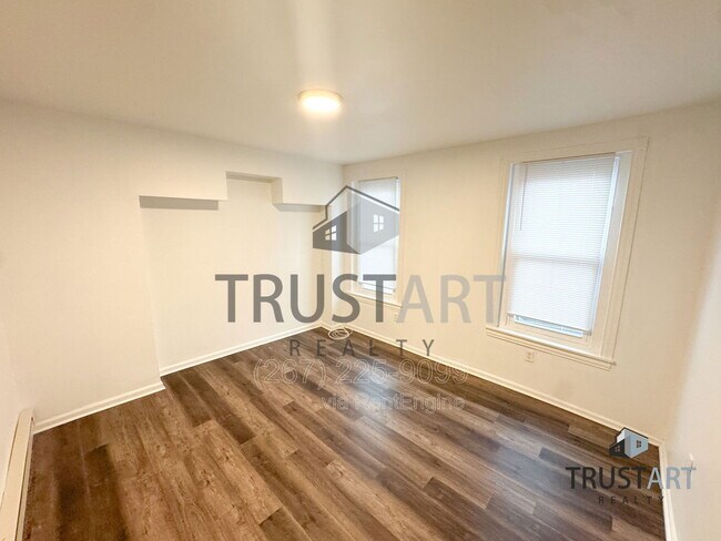 Building Photo - 2325 N 16th St