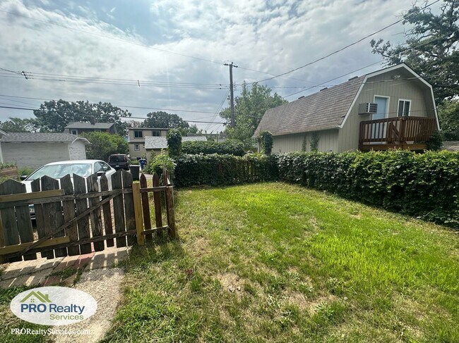 Building Photo - 2 Bedroom Home with an Office/Den Space